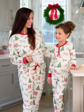 The Beaufort Bonnet Company Classic Christmas Tree Print Lounge Top XS NWT